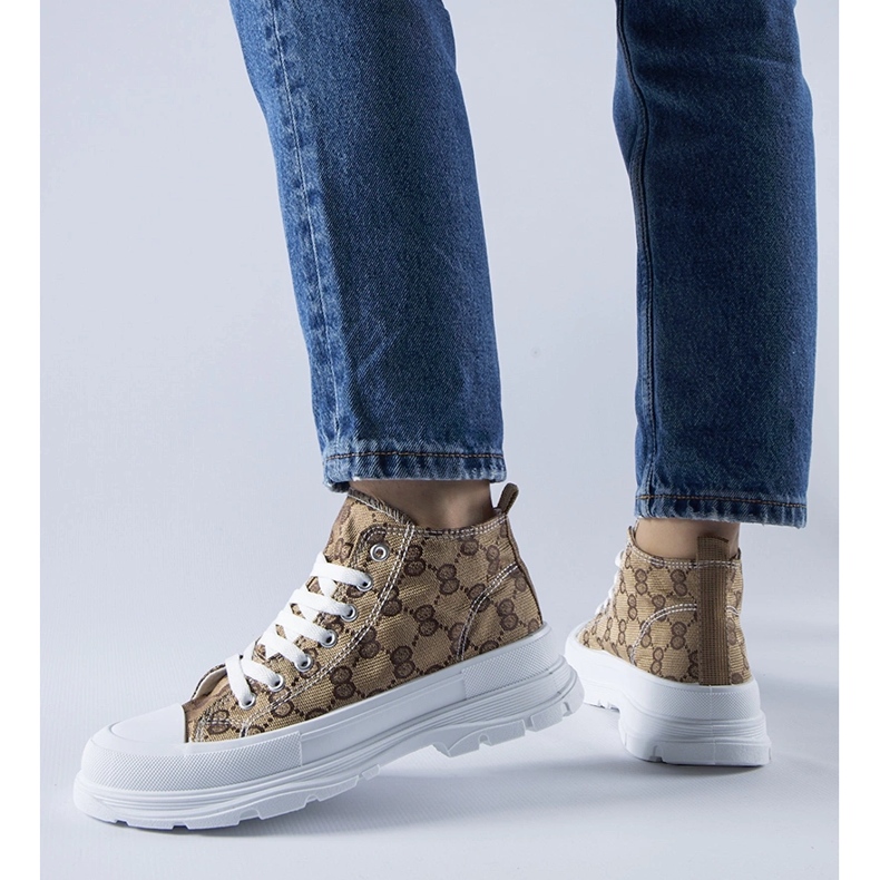 Barna tornacipő Terenzio monogrammal díszítve bézs 1