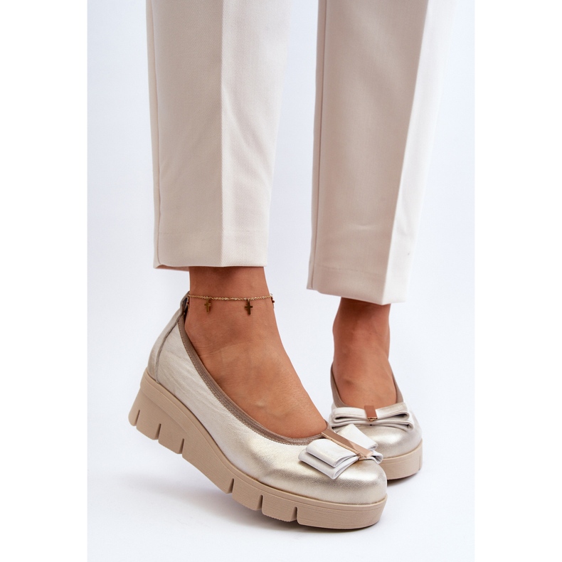 Lewski Shoes Bőr balerinák emelvényen díszítéssel, Golden Lewski 3384 aranysárga 2