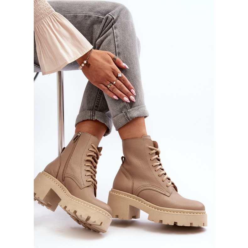 Zazoo 3413 női bőrmunkás bokacsizma masszív magassarkúval, bézs 1