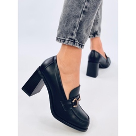 Varvai Fekete magas sarkú cipó 2