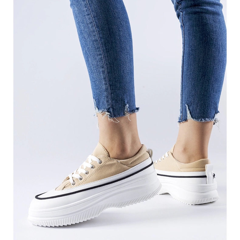 Bézs színű tornacipő a Plesio platformon 1