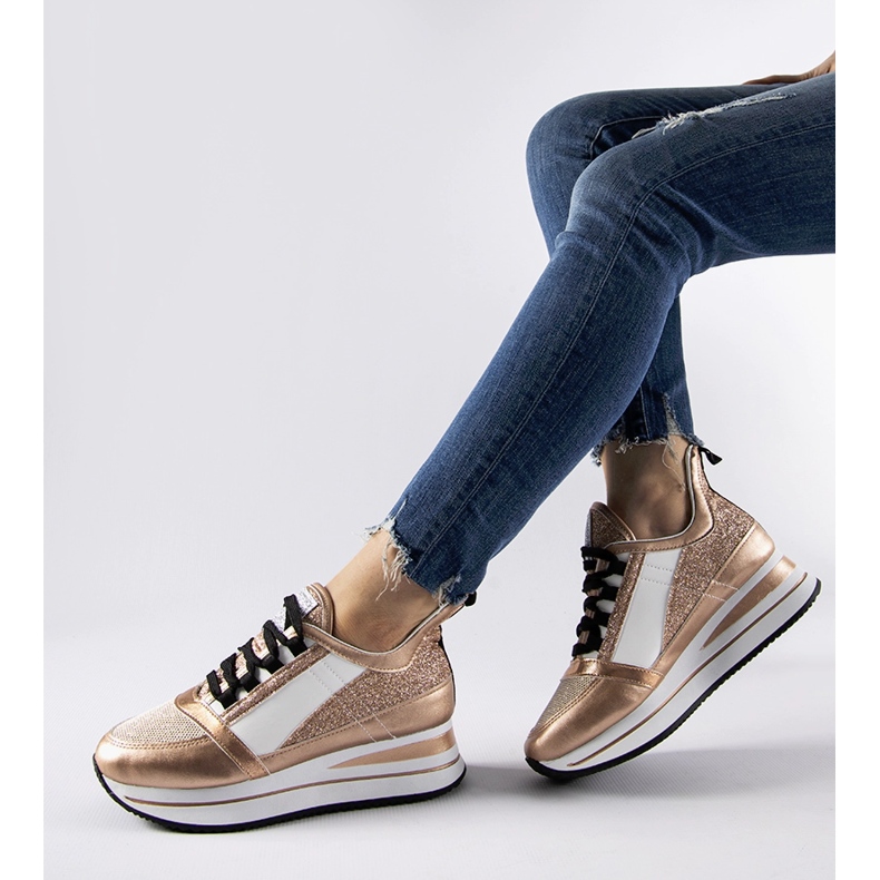 Arany csillogó tornacipő a Marce platformon aranysárga 1