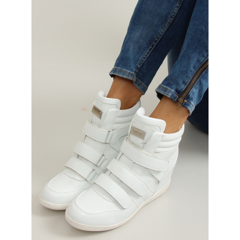 Arccipő magas felső JT35 fehér 1