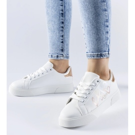 Fehér tornacipő a Montclair platformon 1