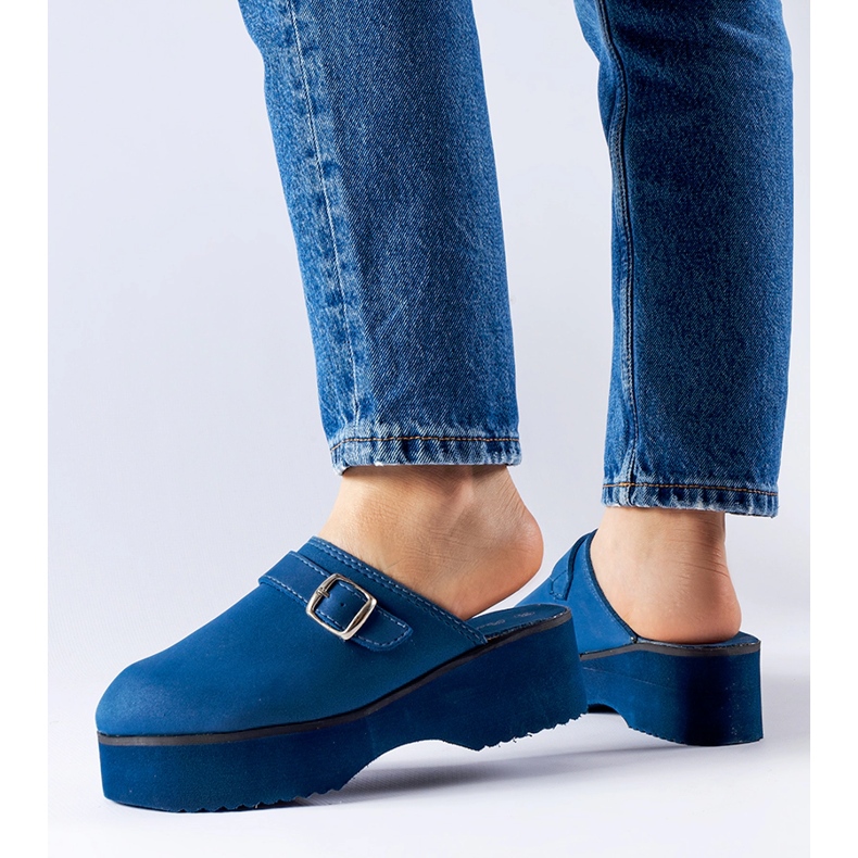 Sötétkék klumpacsúszdák a Lang platformon 2