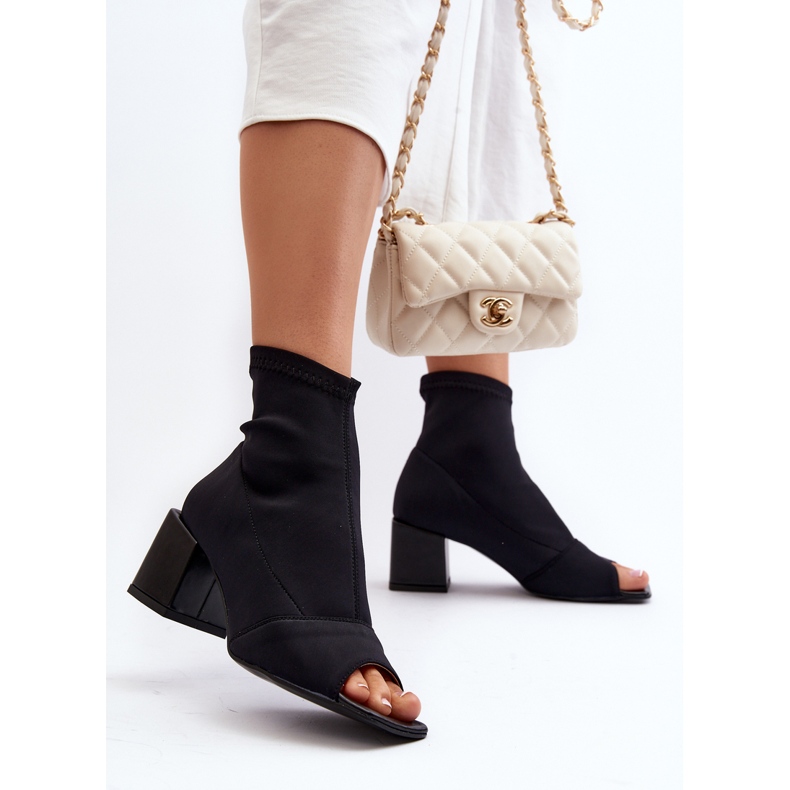 Zazoo 2876 női magassarkú csizma nyitott orrral, fekete 2