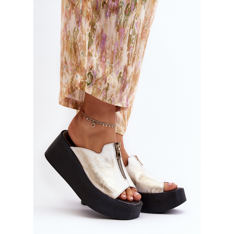 Zazoo 2916 női papucs masszív platformon, cipzárral, arany aranysárga 2