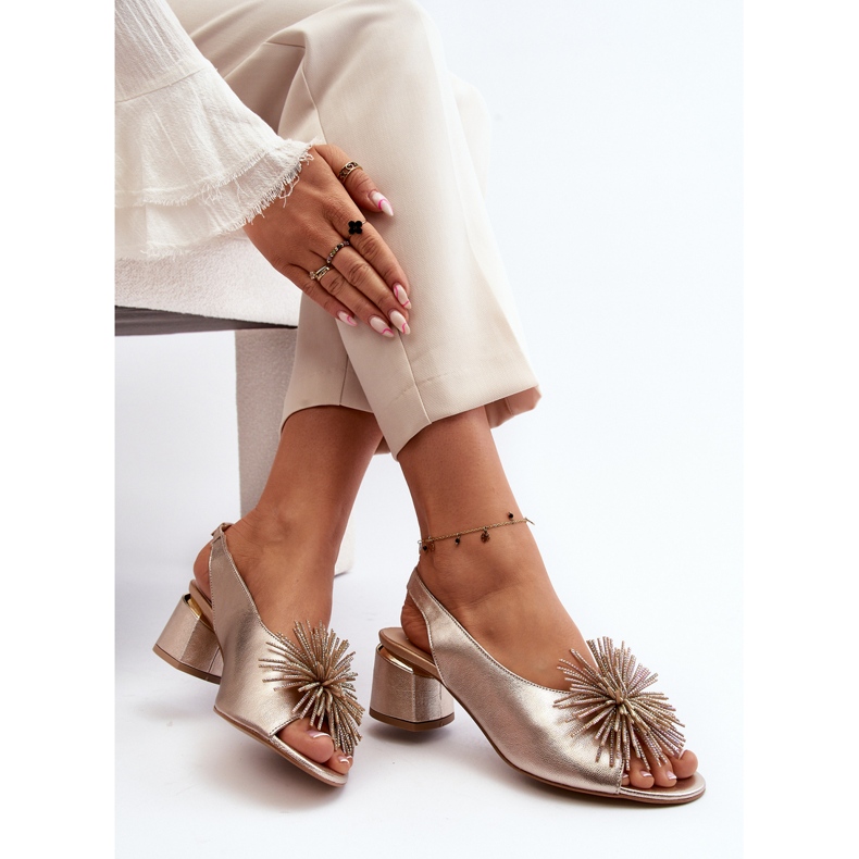 Bőr szandál díszítéssel Laura Messi 2719 arany aranysárga 2