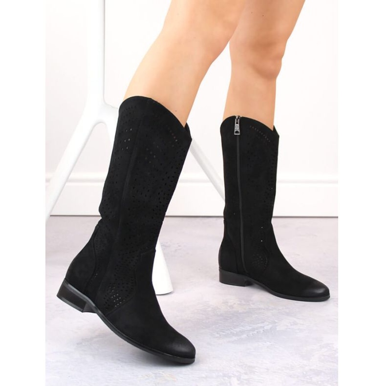 Vinceza W JAN264A fekete velúr áttört csizma 2