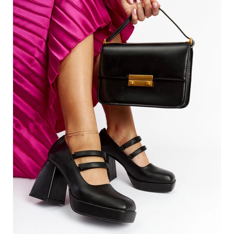 Cher fekete pumpák masszív blokk sarokkal 1