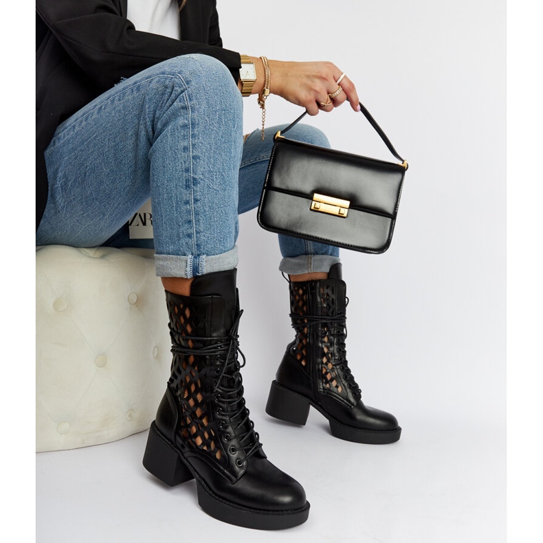 Fekete áttört Visalia magas sarkú csizma 1