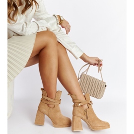 Barna bokacsizma szilfa cirkóniákkal díszítve bézs 1 Barna bokacsizma szilfa cirkóniákkal díszítve bézs 1