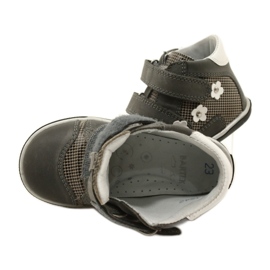 Lányok bőr cipője fehér virágokkal 91904 szürke bartek 6