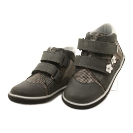 Lányok bőr cipője fehér virágokkal 91904 szürke bartek 3