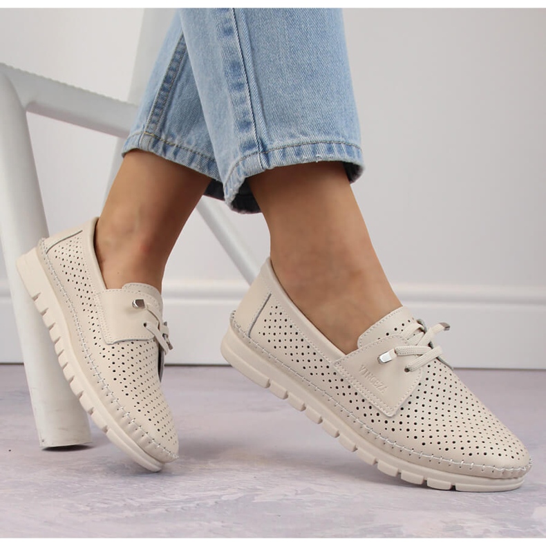 Női áttört bőr bebújós cipő, bézs Vinceza 7872 1 Női áttört bőr bebújós cipő, bézs Vinceza 7872 1