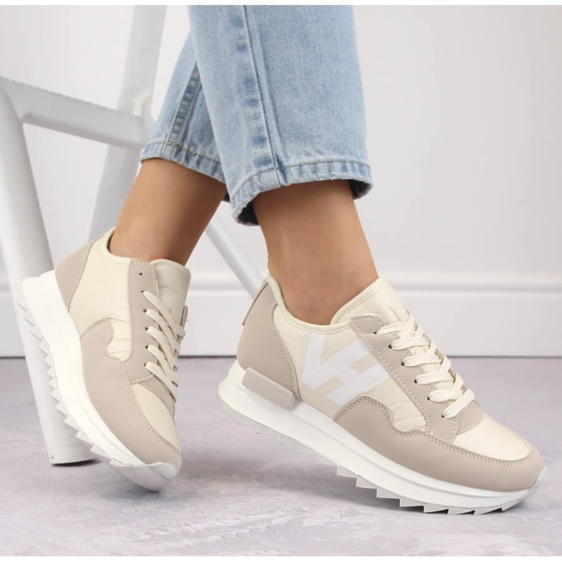 Női platform sportcipő, bézs Potocki 16311 1