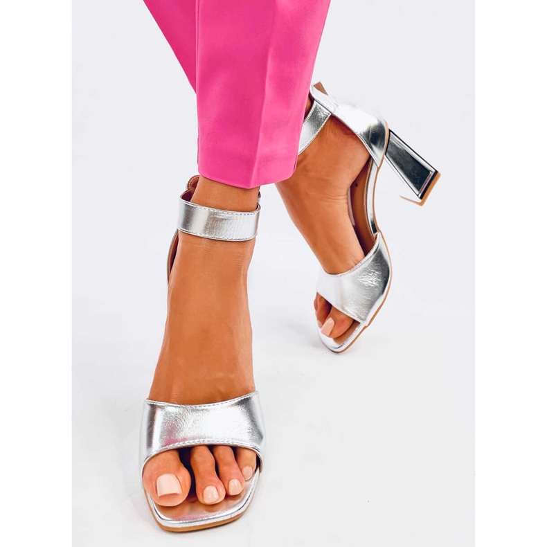 Ellen Silver sarkú szandál övvel ezüst 2