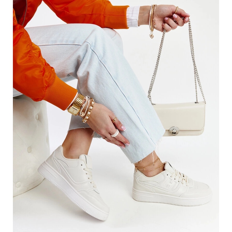 Bézs színű tornacipő a Mentha platformon 1