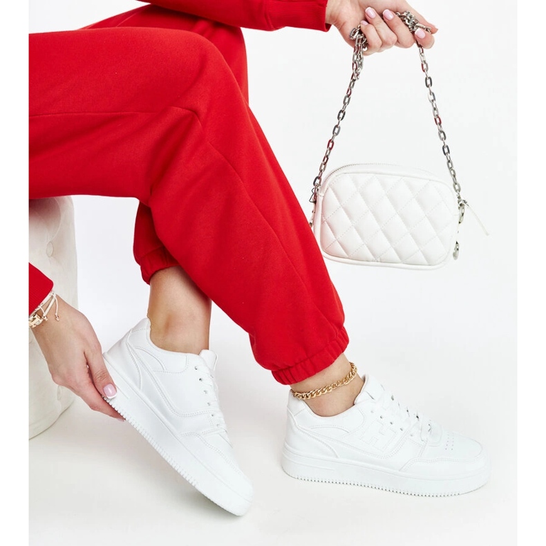 Fehér tornacipő a Mentha platformon 1