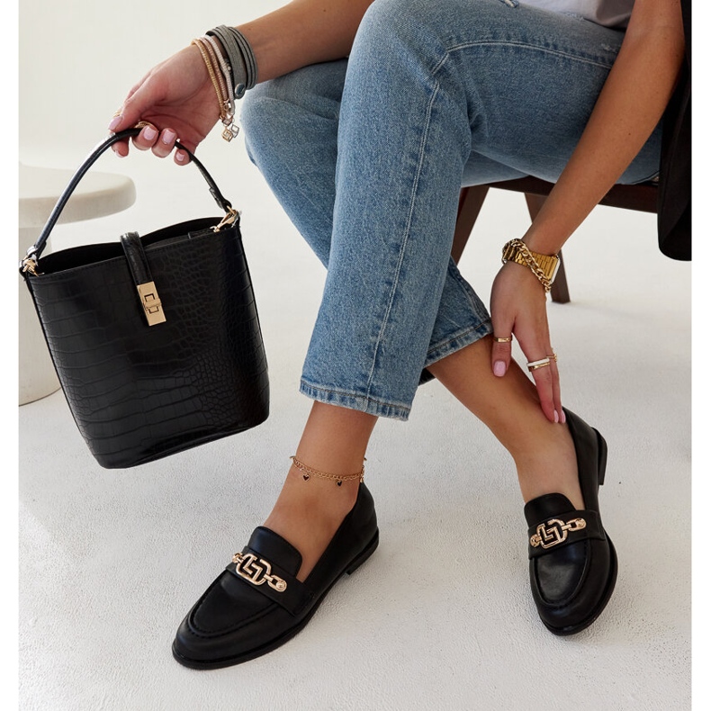 Fekete mokaszinok Kuens lánccal díszítve 1 Fekete mokaszinok Kuens lánccal díszítve 1