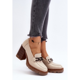 Vinceza Pumpák egy masszív magassarkúban, díszítéssel, bézs Oradna 2