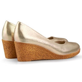 Gold wedge pumps - női cipők kényelmes ékkel aranysárga 1