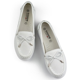Női áttört mokaszin natúr bőrből, fehér áttört bőr cipő 1