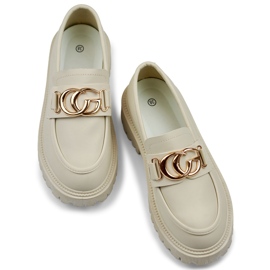 Az emelvényen bézs naplopók és bézs színű női naplopók 1