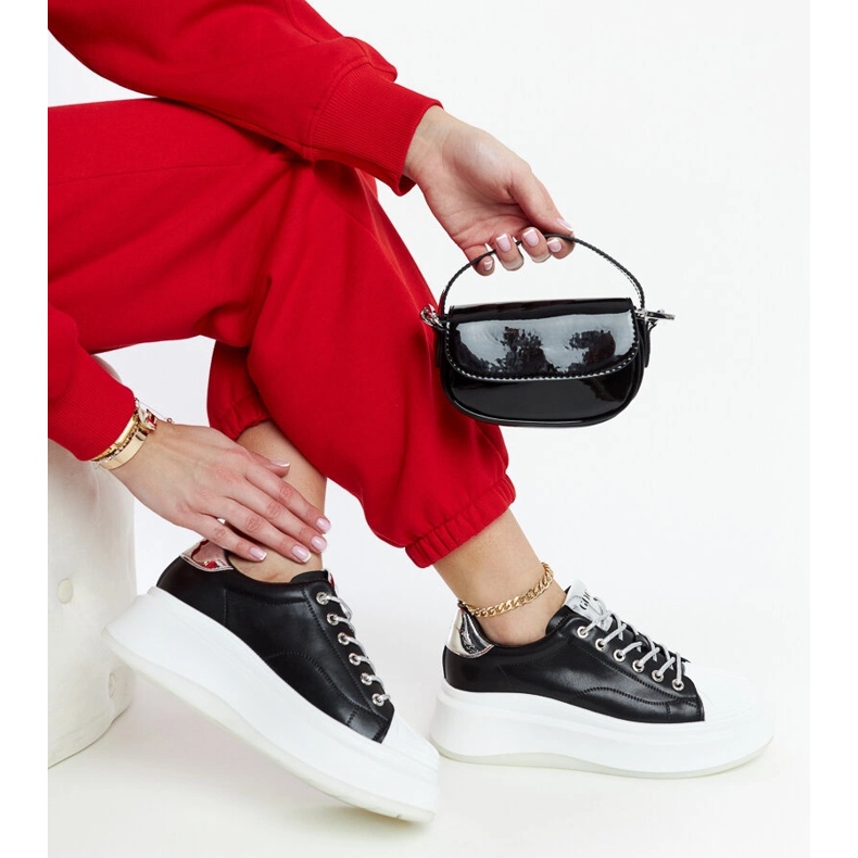 Fekete tornacipők a GOE NN2N4034 platformon 1