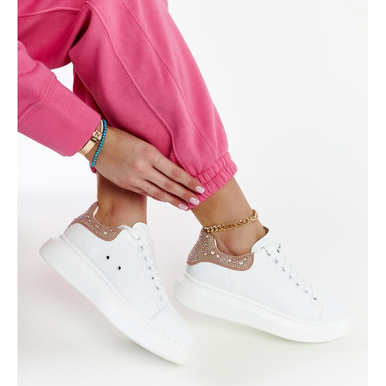 Fehér tornacipő a GOE JJ2N4051 platformon 1