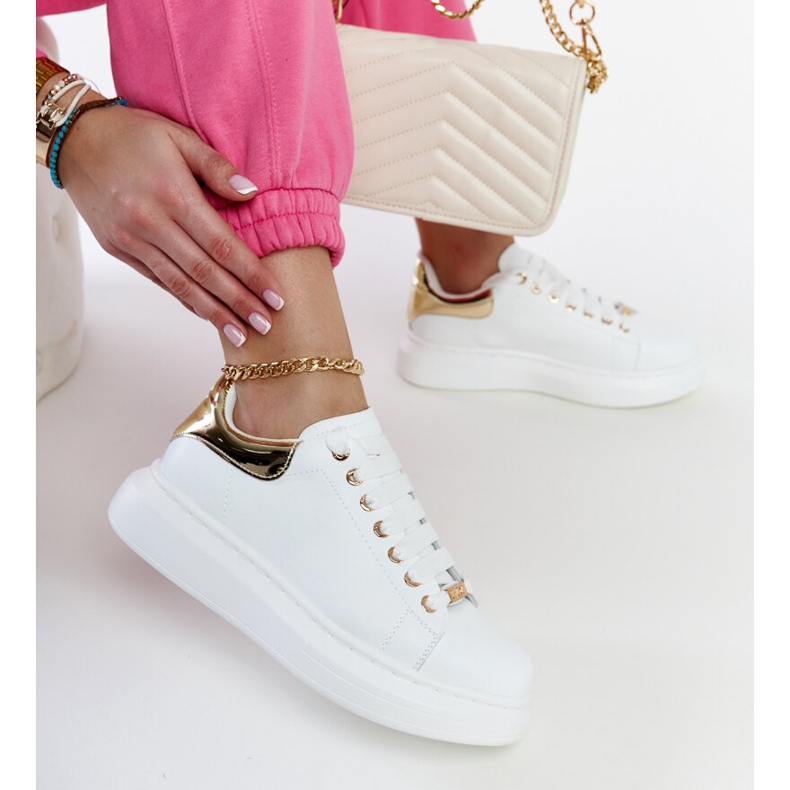 Fehér tornacipő a GOE LL2N4011 platformon 1