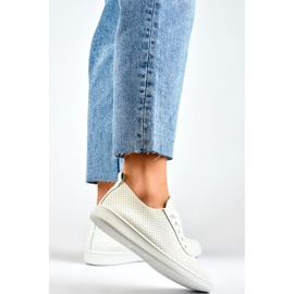 Fehér áttört tornacipő nőknek, áttört tornacipő 2