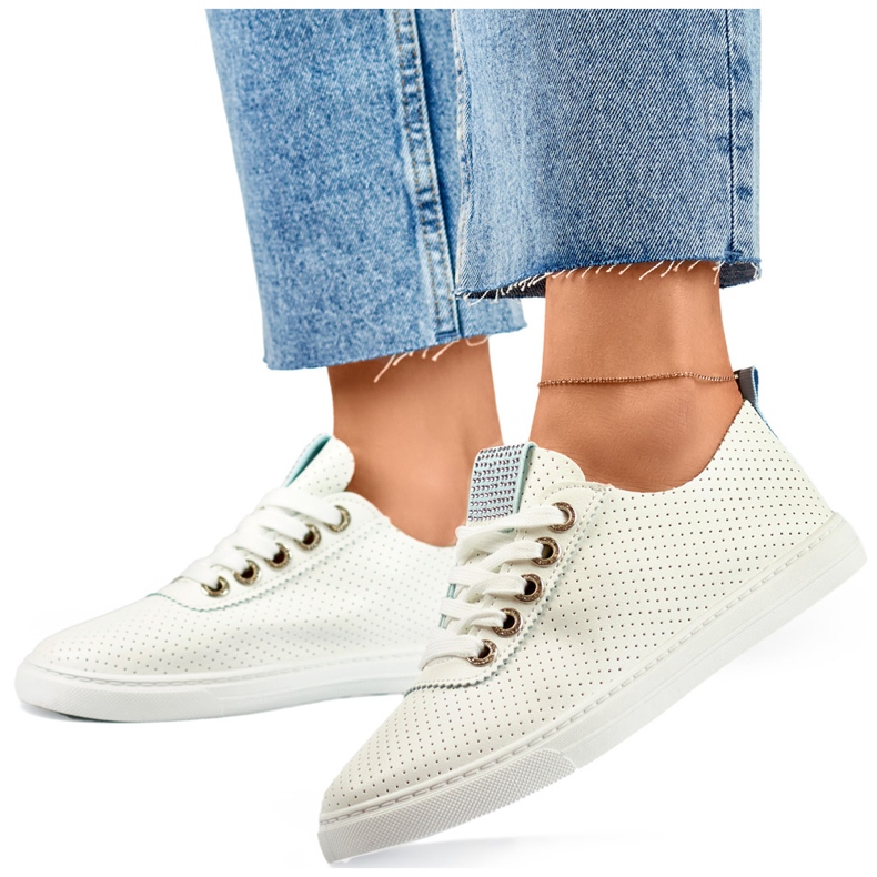 Fehér áttört tornacipő, női áttört tornacipő 1