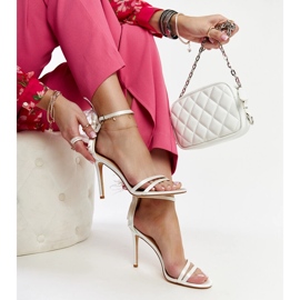 Adalgisio fehér szandál tollal 1