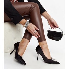 Fekete magassarkú szatén felülettel és strasszokkal a Susegana-tól 1