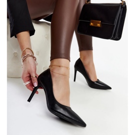 Fekete klasszikus Yassira magassarkú 1