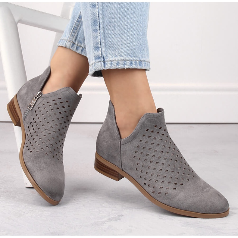 Női velúr bokacsizma kivágással, szürke Vinceza 58240 1