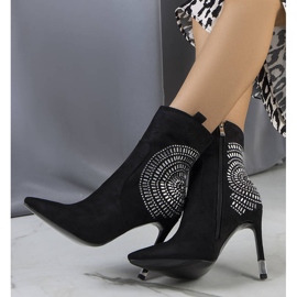 PA1 Fekete szigetelt csizma Nolani tűsarkún 1