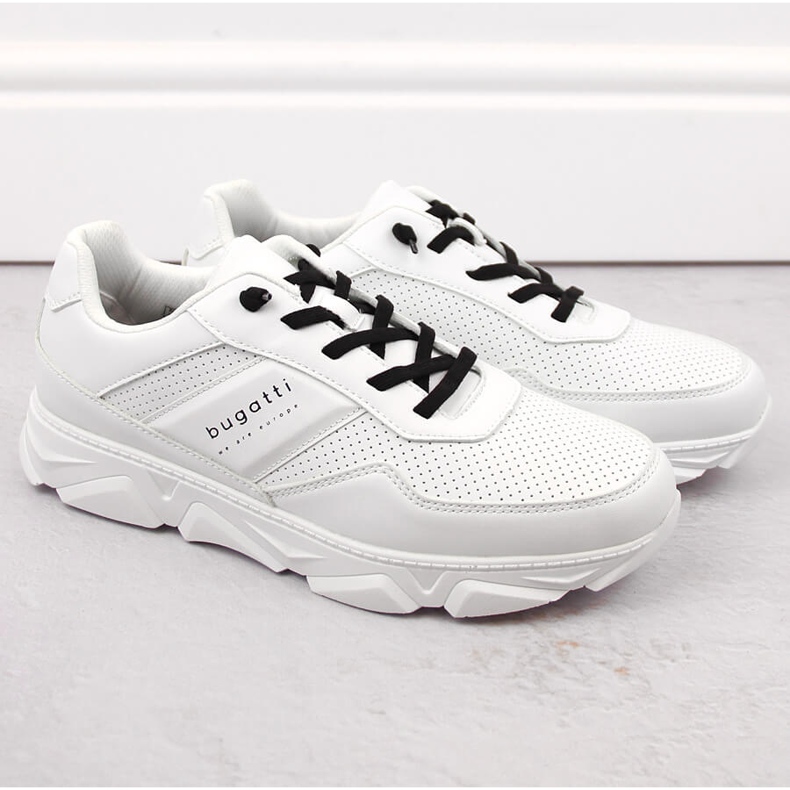 Kényelmes férfi sportcipő fehér Bugatti színben 1