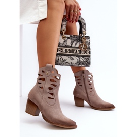 Bőr bokacsizma kivágásokkal Maciejka 06412-04 Bézs 1