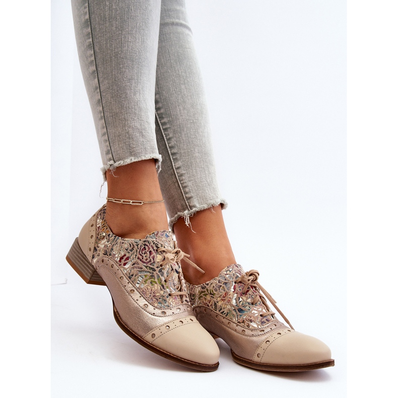 Női bőrcipő díszített felsőrésszel Maciejka 06408-04 bézs 1