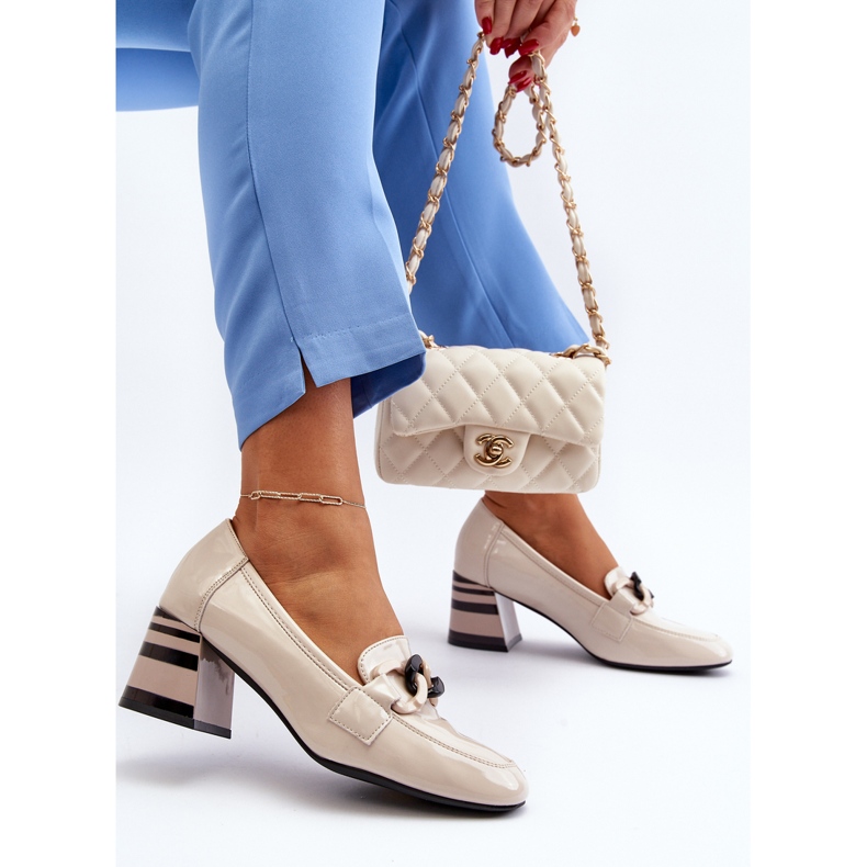 Vinceza Lakkbőr pumpák lánccal, Bézs Paliotte 1 Vinceza Lakkbőr pumpák lánccal, Bézs Paliotte 1