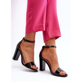 Fekete Thakko magassarkú szandál 2