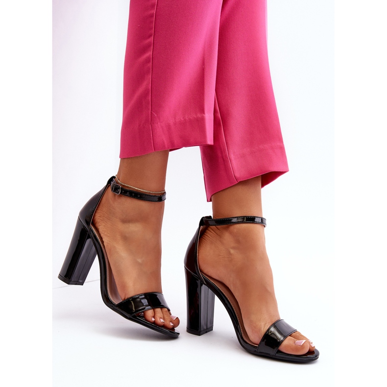 Fekete Thakko magassarkú szandál 2