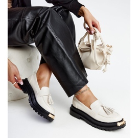 Világos bézs masszív mokaszinok arany betétekkel a Tuga-tól 1 Világos bézs masszív mokaszinok arany betétekkel a Tuga-tól 1