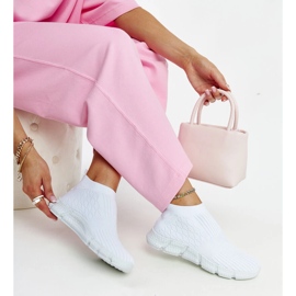 Fehér könnyű sportcipő a Vaclav cégtől 1