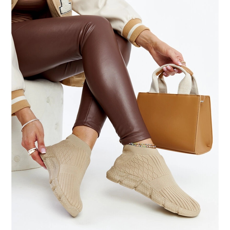 Sötétbézs könnyűsúlyú sportcipő a Vaclav cégtől 1