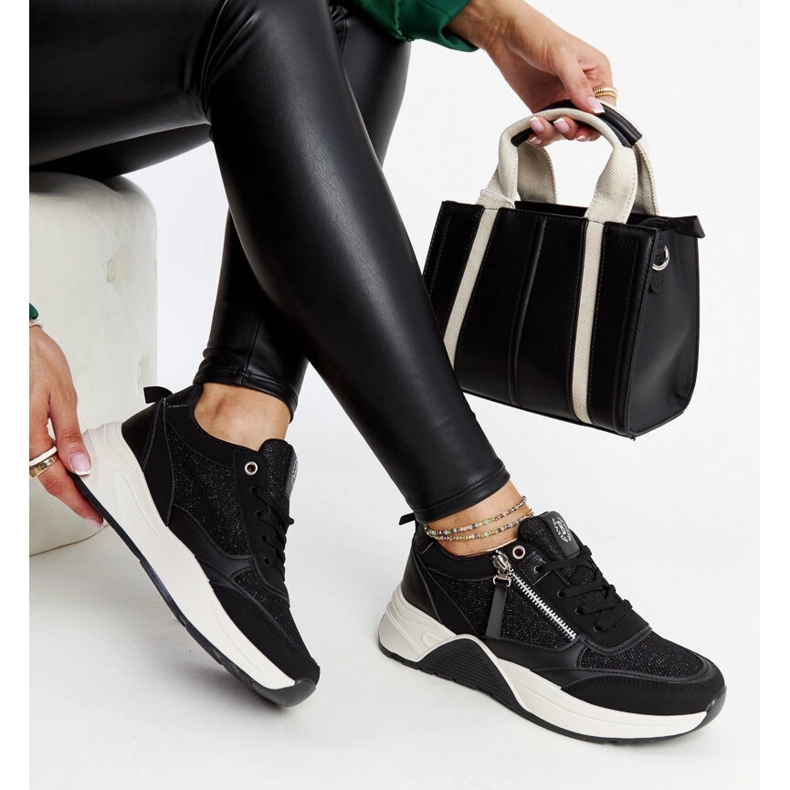 Fekete fényes tornacipő a Makda platformon 1