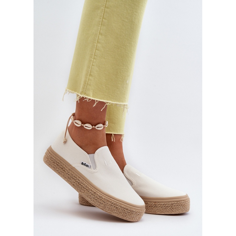 Női bebújós tornacipő fonott Lee Cooper LCW-24-44-2430 fehér 2