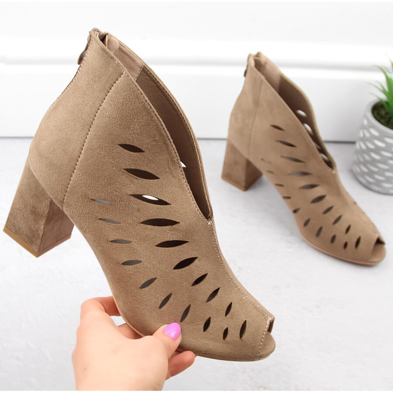 Velúr női áttört bokacsizma cappuccino Potocki LE20318 barna 1